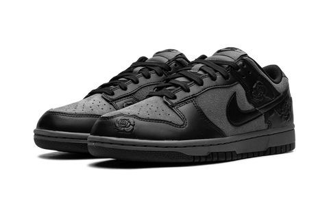 Dunk Low WMNS "Black Roses"